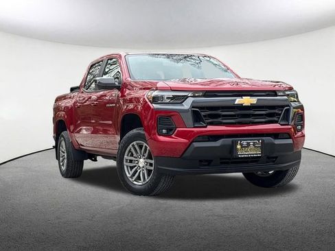 Used 2023 Chevrolet Colorado LT w/ LT Convenience Package III AWD/4WD image 2