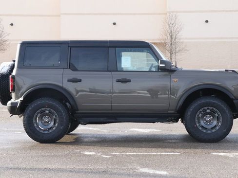 New 2025 Ford Bronco Badlands image 9
