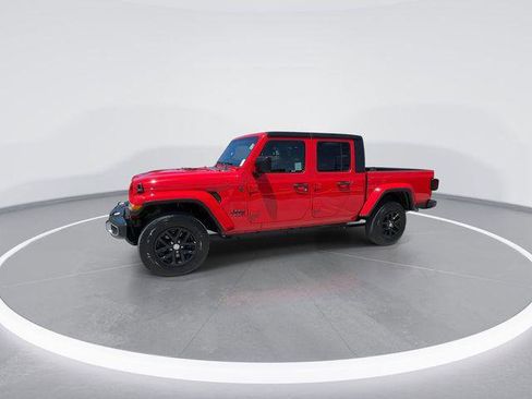 Certified 2023 Jeep Gladiator Sport AWD/4WD image 4