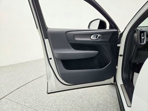 Used 2021 Volvo XC40 T5 R-Design w/ Protection Package Premier image 24