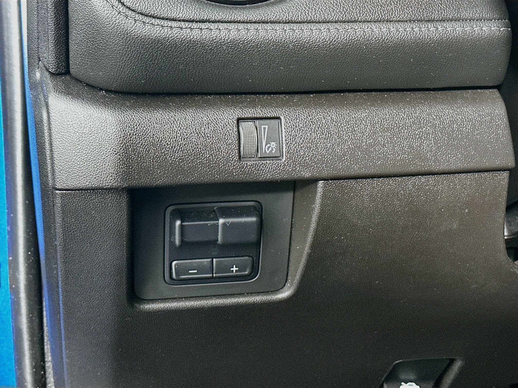 Used 2024 Chevrolet Colorado LT w/ LT Convenience Package AWD/4WD image 16