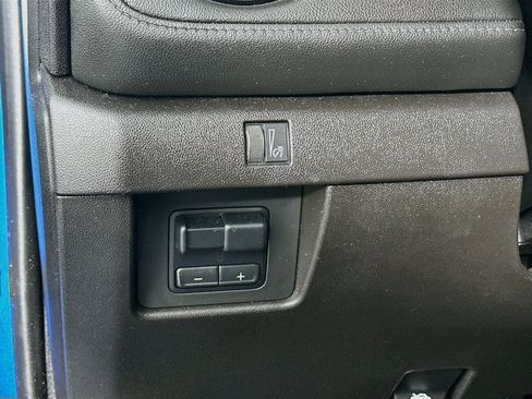Used 2024 Chevrolet Colorado LT w/ LT Convenience Package AWD/4WD image 16