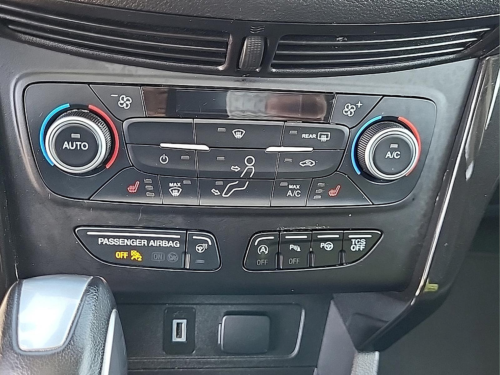 Used 2019 Ford Escape Titanium AWD/4WD image 24