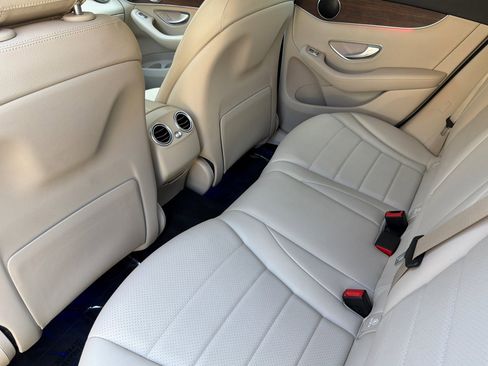 Used 2022 Mercedes-Benz GLC 300 image 11