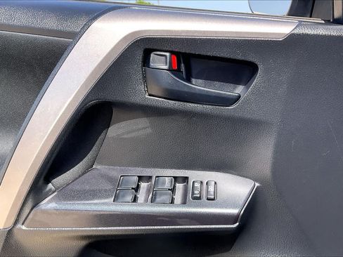 Used 2017 Toyota RAV4 LE FWD image 33