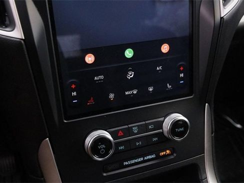 Certified 2024 Ford Edge SEL image 17