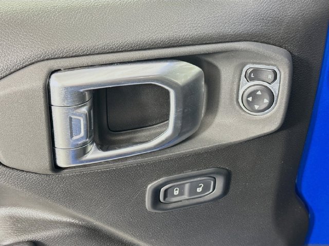 Used 2024 Jeep Wrangler Unlimited Rubicon w/ Technology Group AWD/4WD image 18