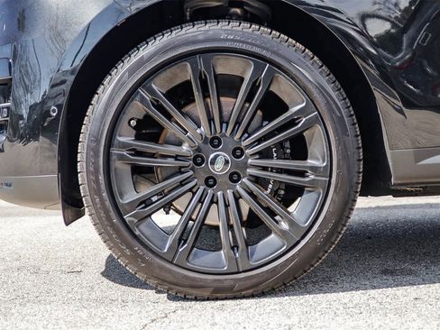 Used 2024 Land Rover Range Rover Sport SE image 9