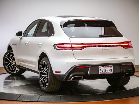 Certified 2025 Porsche Macan AWD/4WD image 3