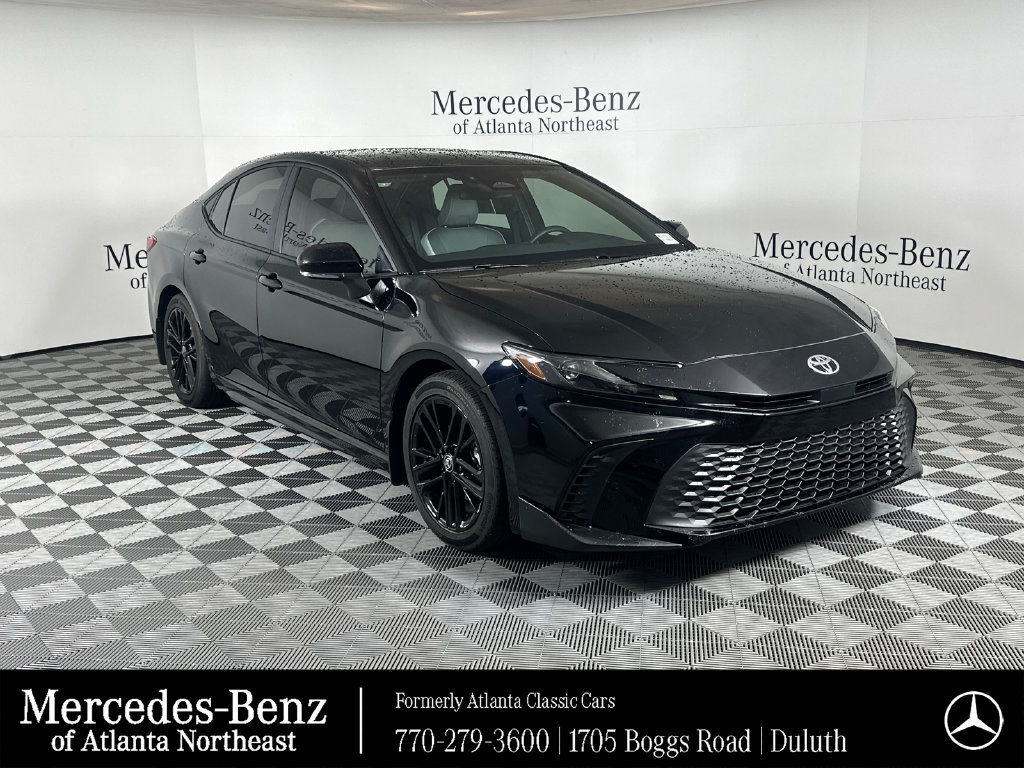 Used 2025 Toyota Camry SE FWD image 1