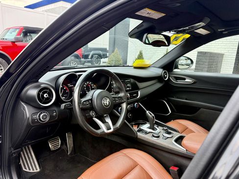Used 2022 Alfa Romeo Giulia Ti image 17