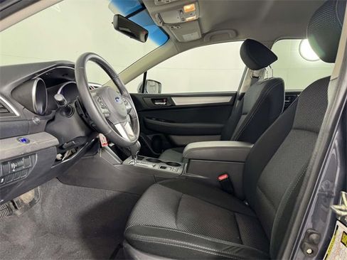 Used 2017 Subaru Outback 2.5i Premium image 4