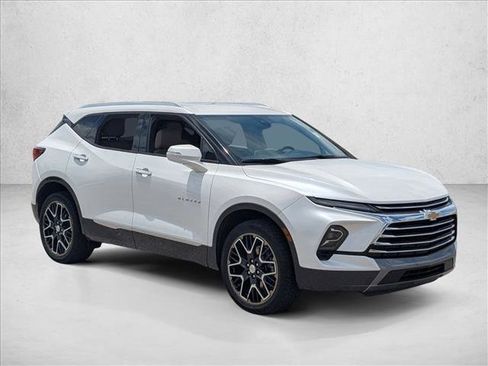 Used 2023 Chevrolet Blazer Premier FWD image 3