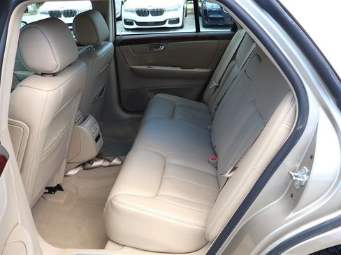 Used 2006 Cadillac DTS w/ Trunk Convenience Package FWD image 22