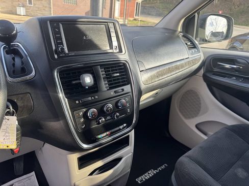 Used 2017 Dodge Grand Caravan SE w/ Power Window Group image 16