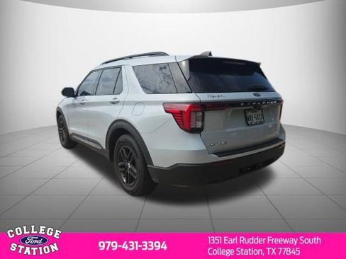 Used 2025 Ford Explorer Active RWD image 4