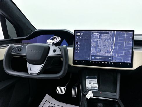 Used 2022 Tesla Model X Plaid image 3