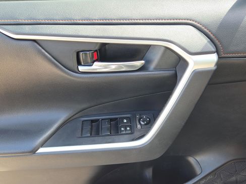 Used 2020 Toyota RAV4 Adventure AWD/4WD image 17
