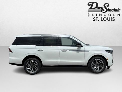 New 2026 Lincoln Navigator Reserve AWD/4WD image 2