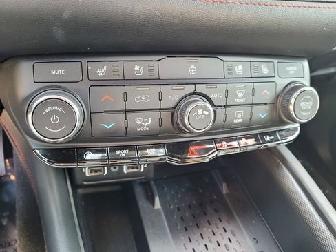 Used 2025 Dodge Durango GT image 22