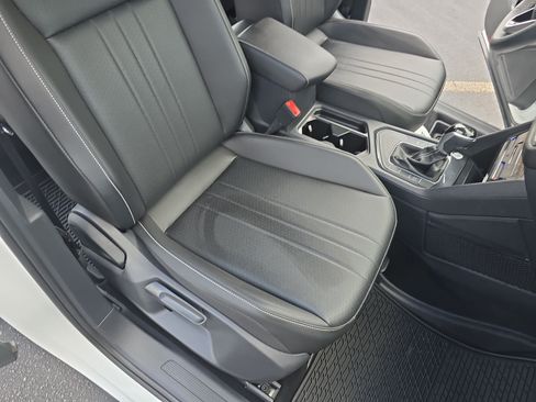 Used 2022 Volkswagen Tiguan SE FWD image 10