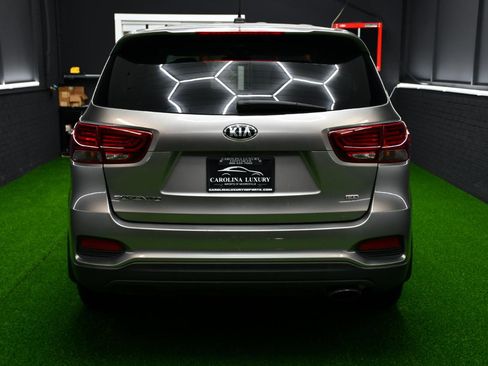 Used 2019 Kia Sorento FWD image 4