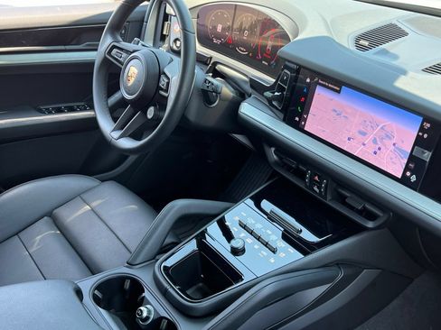 Certified 2025 Porsche Cayenne AWD/4WD image 15