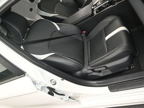 Used 2025 Toyota Camry SE w/ Convenience Package FWD image 15