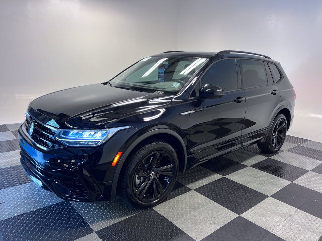 Certified 2024 Volkswagen Tiguan SE R-Line FWD image 3