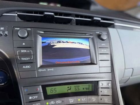 Used 2015 Toyota Prius Three image 19