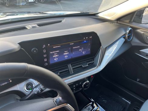 Used 2025 Chevrolet Trax LT w/ LT Convenience Package image 17