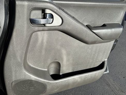 Used 2013 Nissan Frontier SV image 18