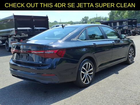 Used 2025 Volkswagen Jetta SE FWD image 6