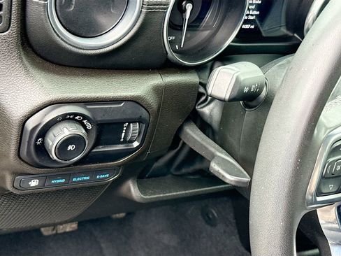 Used 2023 Jeep Wrangler Unlimited Sahara AWD/4WD image 11