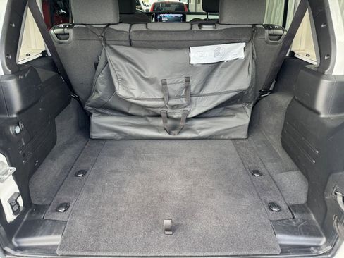 Used 2025 Jeep Wrangler Sahara image 28