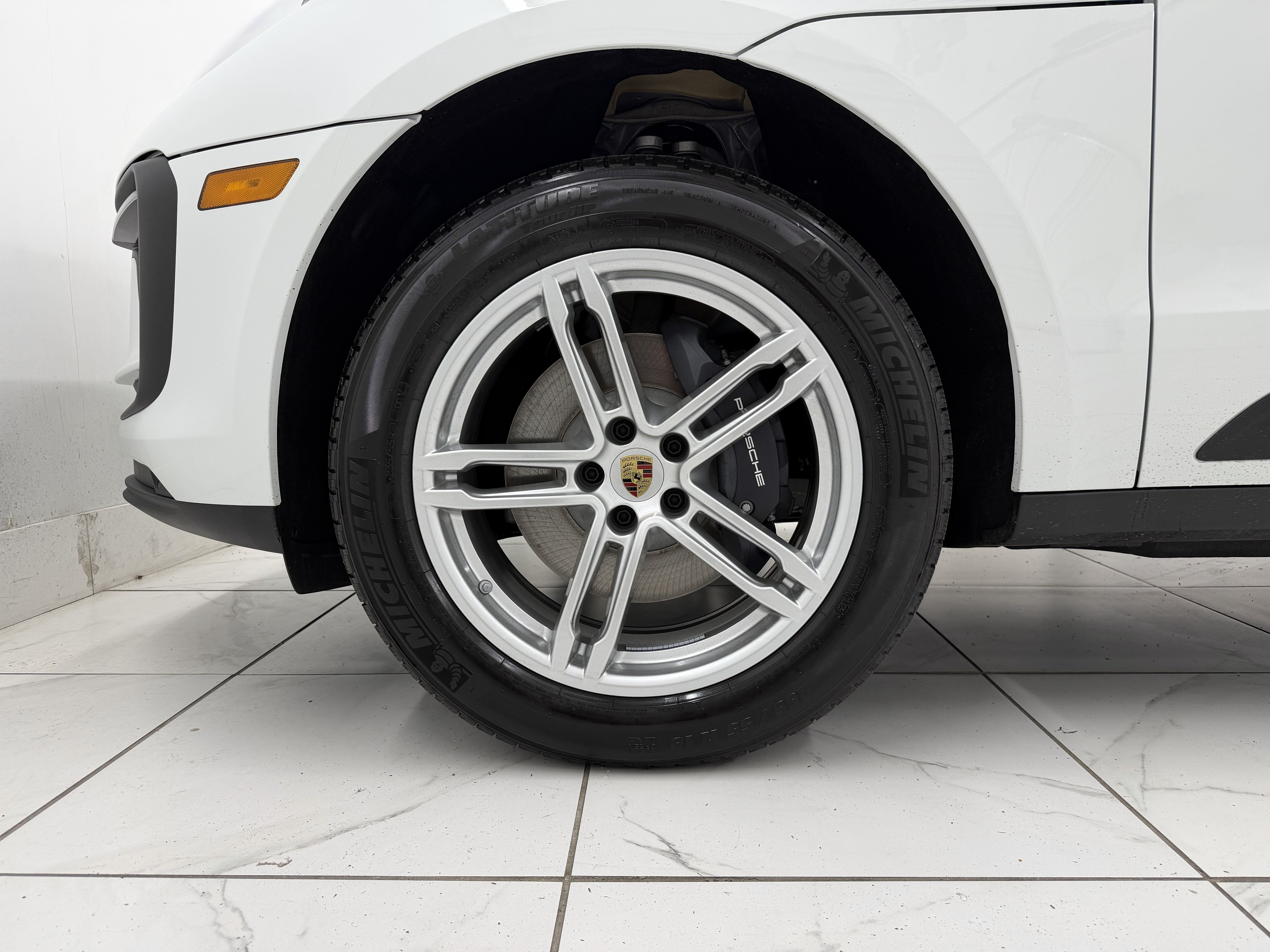 Certified 2026 Porsche Macan AWD/4WD image 16