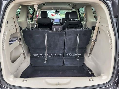 Used 2023 Chrysler Pacifica Touring-L image 20