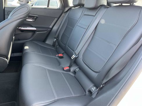 Used 2025 Mercedes-Benz GLC 300 image 17