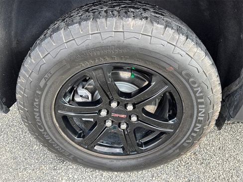 Used 2022 GMC Acadia AT4 w/ Technology Package image 17