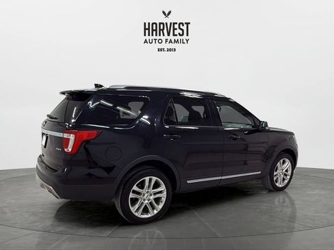 Used 2017 Ford Explorer XLT w/ Equipment Group 202A AWD/4WD image 7