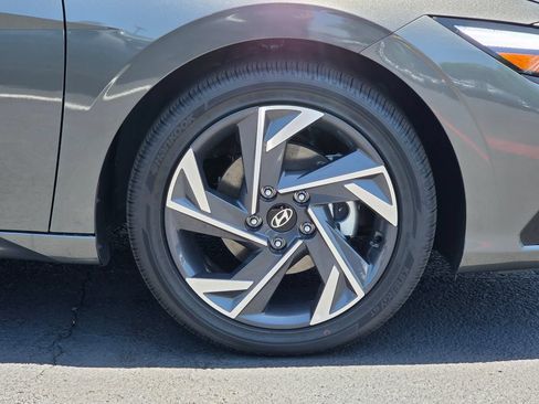 Certified 2026 Hyundai Elantra Limited FWD image 8