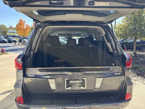 Used 2017 Lexus LX 570 4WD w/ Luxury Package image 32