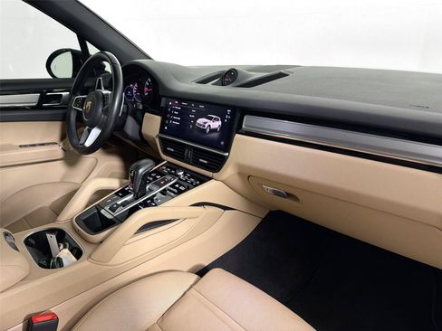 Certified 2022 Porsche Cayenne Platinum Edition w/ Premium Package Plus AWD/4WD image 29