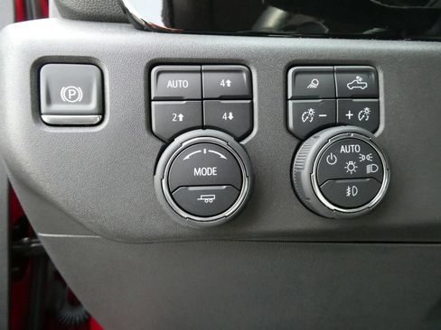 Certified 2025 Chevrolet Silverado 1500 RST AWD/4WD image 25