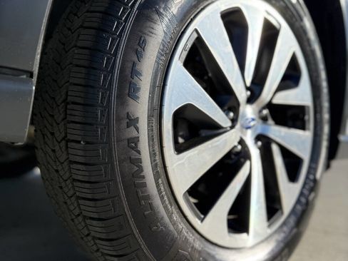 Used 2021 Subaru Outback Base AWD 4dr Crossover image 8