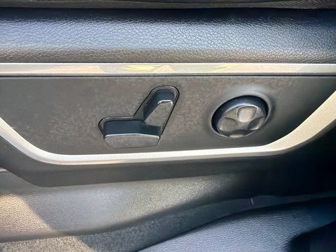 Used 2019 RAM 1500 Laramie AWD/4WD image 16