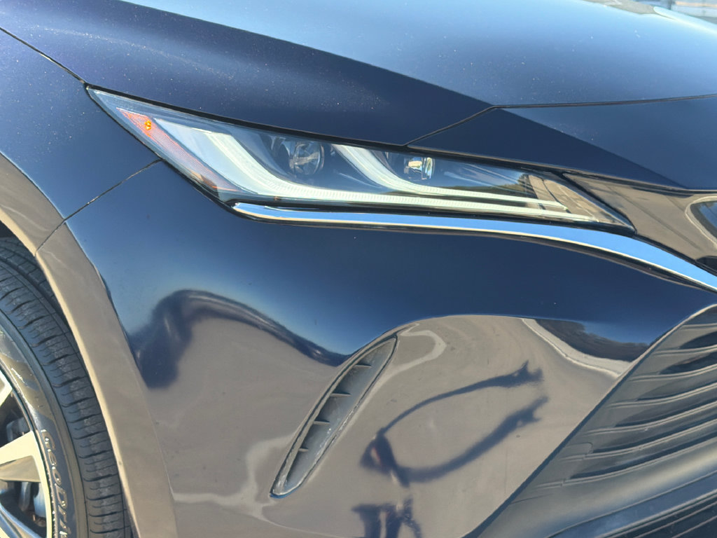 Used 2023 Toyota Venza LE AWD/4WD image 9
