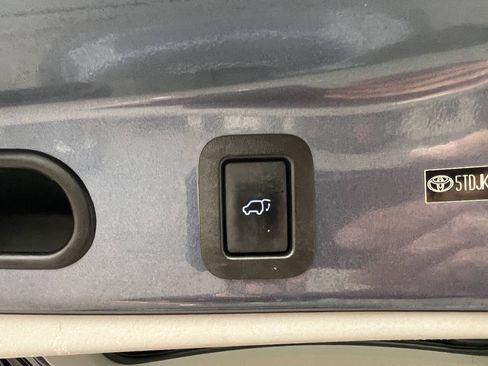 Used 2014 Toyota Highlander XLE AWD/4WD image 22
