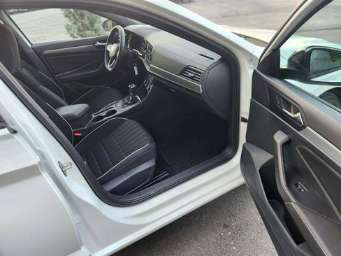 Certified 2024 Volkswagen Jetta Sport image 11