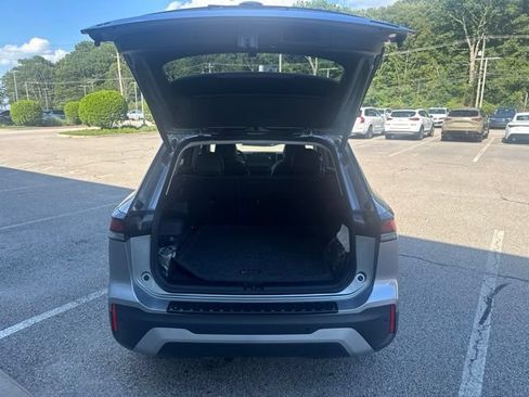 Used 2025 Volkswagen Tiguan SE AWD/4WD image 13